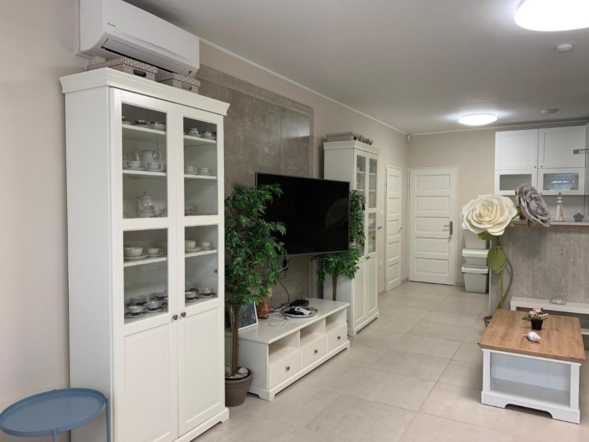 Topart Apartman I 발라톤페니베스 외부 사진